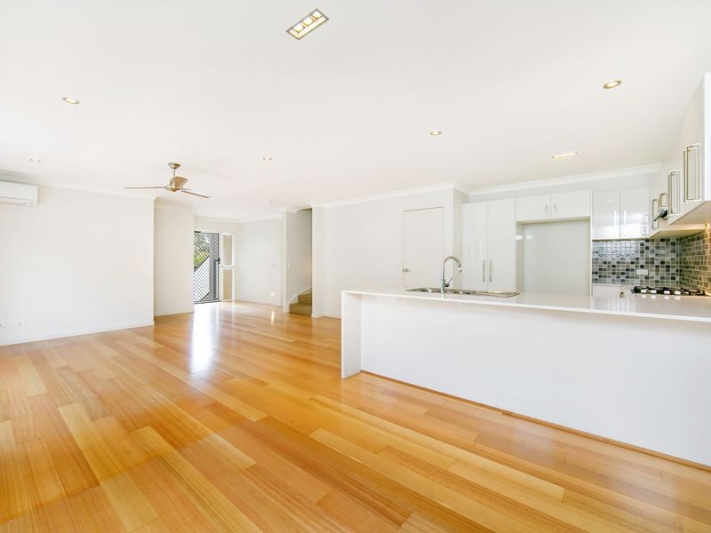 1/16 Wynflo Street, Labrador QLD 4215