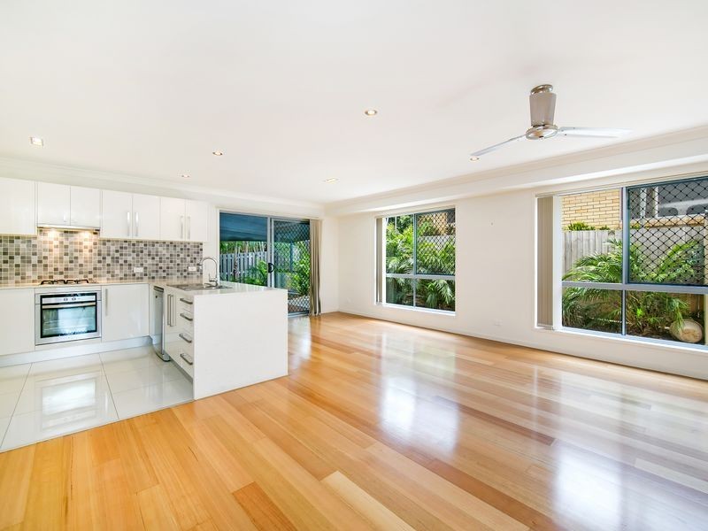 1/16 Wynflo Street, Labrador QLD 4215
