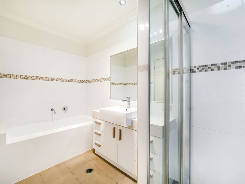 1/16 Wynflo Street, Labrador QLD 4215