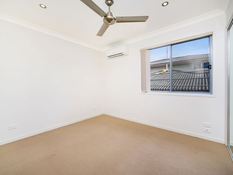 1/16 Wynflo Street, Labrador QLD 4215