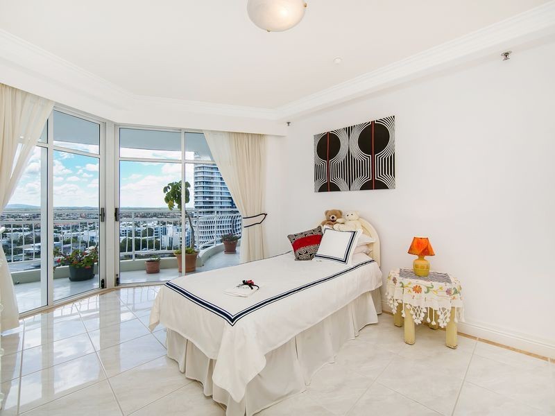 14A/5 Bayview Street, Runaway Bay QLD 4216