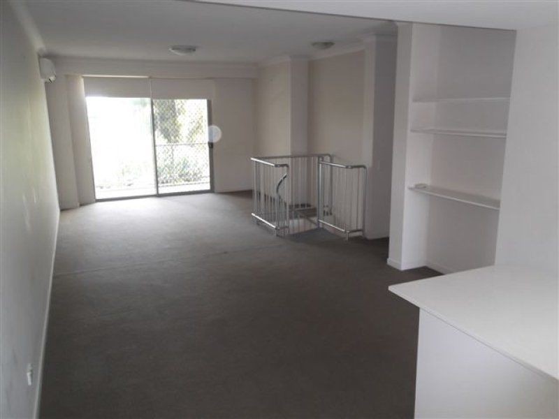 18/12 Bayview Street, Runaway Bay QLD 4216