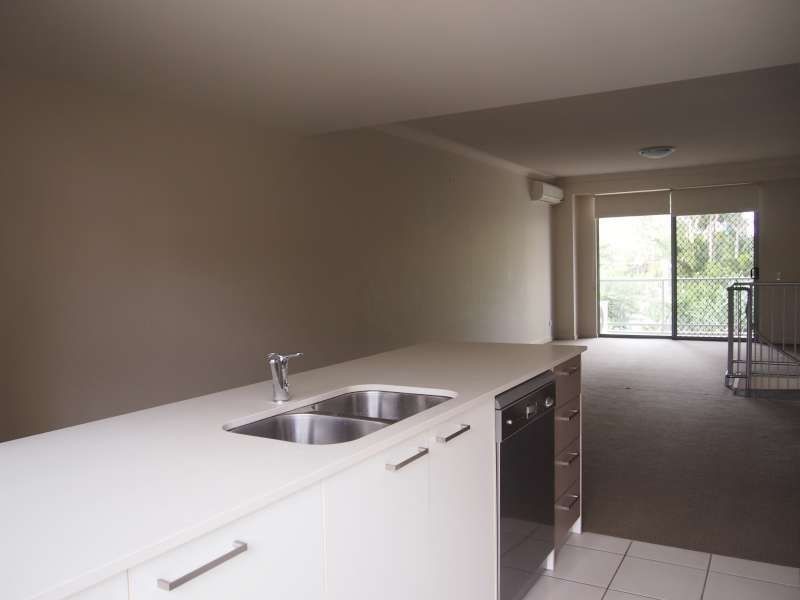 18/12 Bayview Street, Runaway Bay QLD 4216