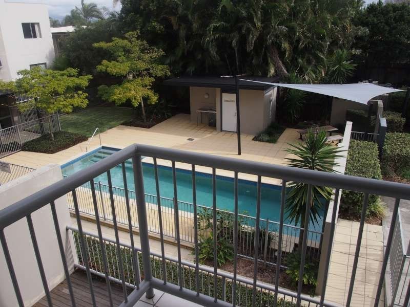 18/12 Bayview Street, Runaway Bay QLD 4216