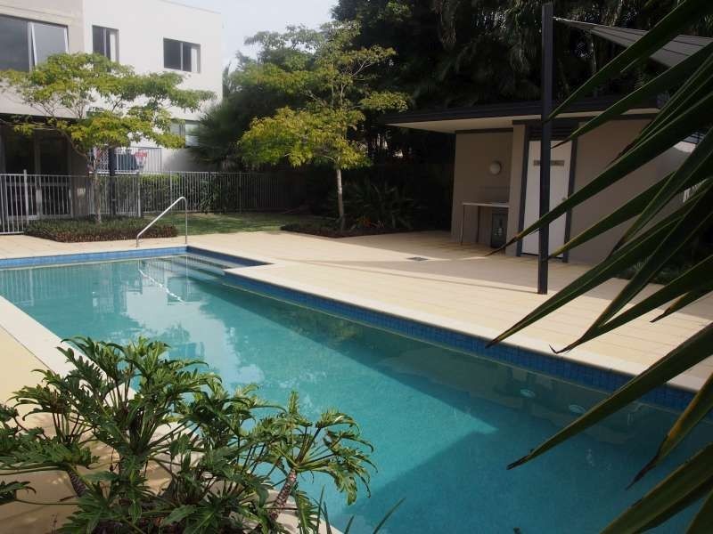 18/12 Bayview Street, Runaway Bay QLD 4216