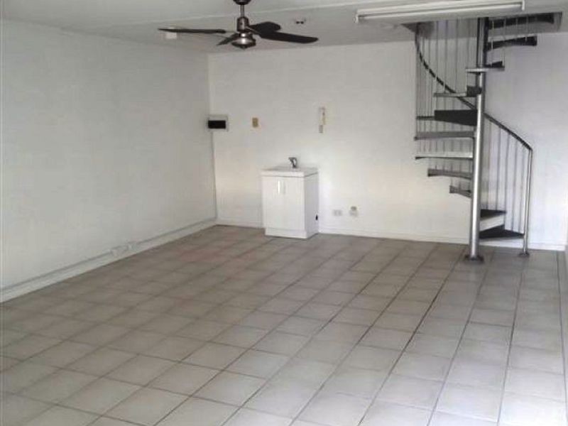 18/12 Bayview Street, Runaway Bay QLD 4216