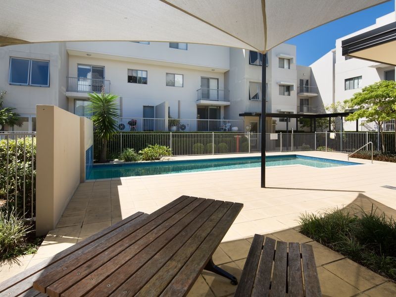 18/12 Bayview Street, Runaway Bay QLD 4216