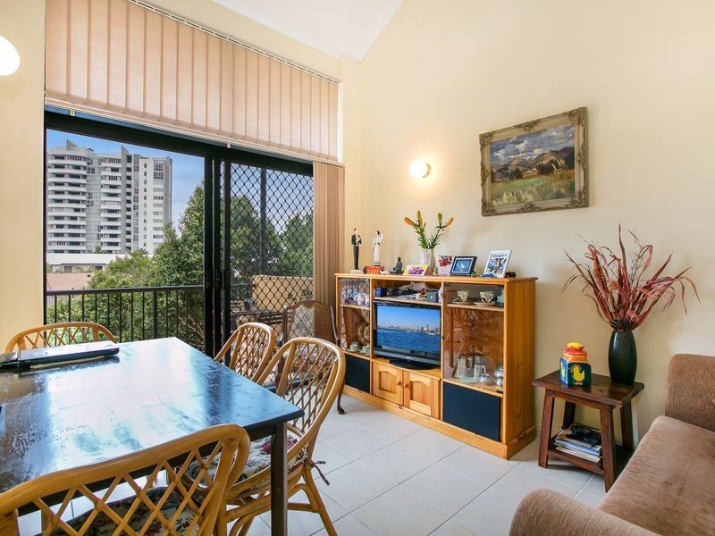 12/143 Frank Street, Labrador QLD 4215