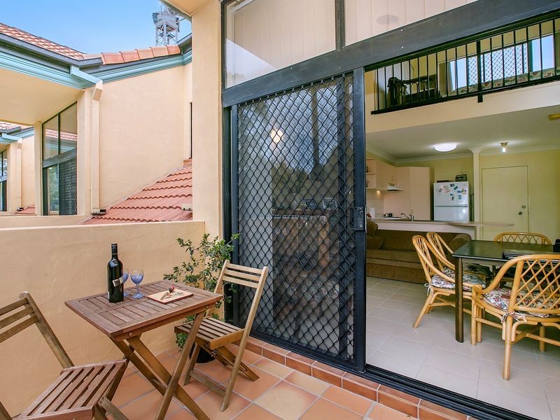 12/143 Frank Street, Labrador QLD 4215