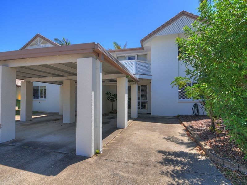 19/2 St Kevins Avenue, Benowa QLD 4217