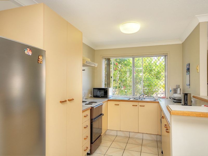 19/2 St Kevins Avenue, Benowa QLD 4217