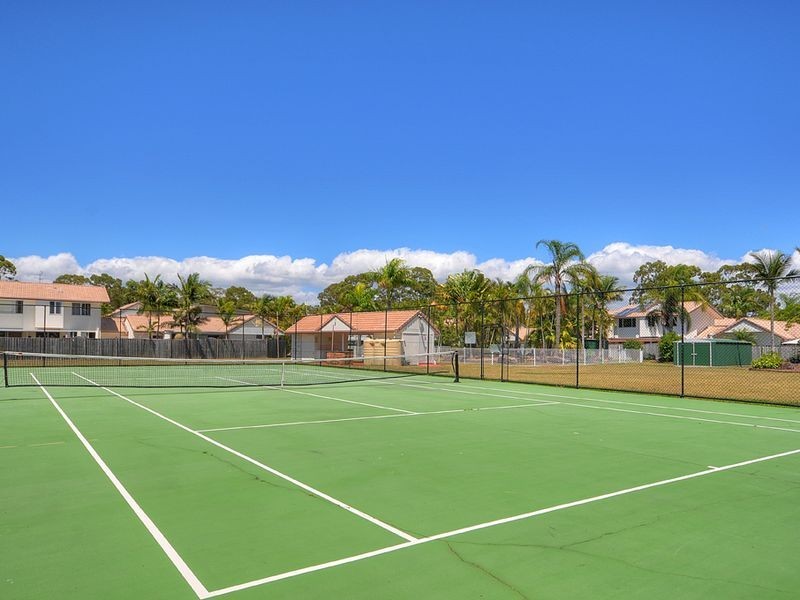19/2 St Kevins Avenue, Benowa QLD 4217