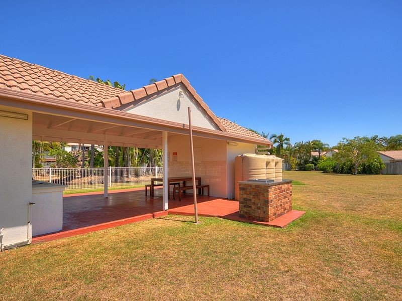 19/2 St Kevins Avenue, Benowa QLD 4217