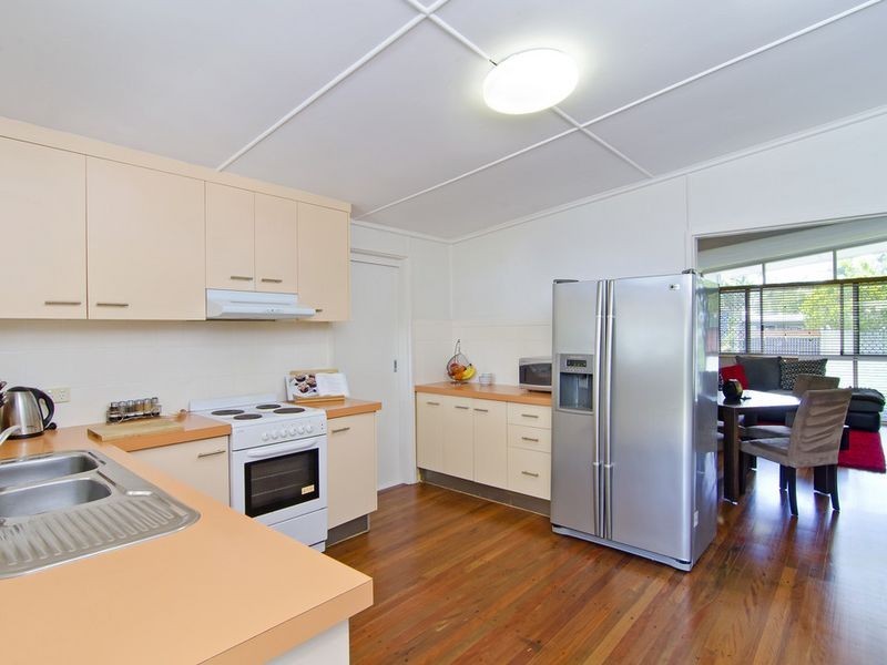 16 Stoke Lane, Labrador QLD 4215