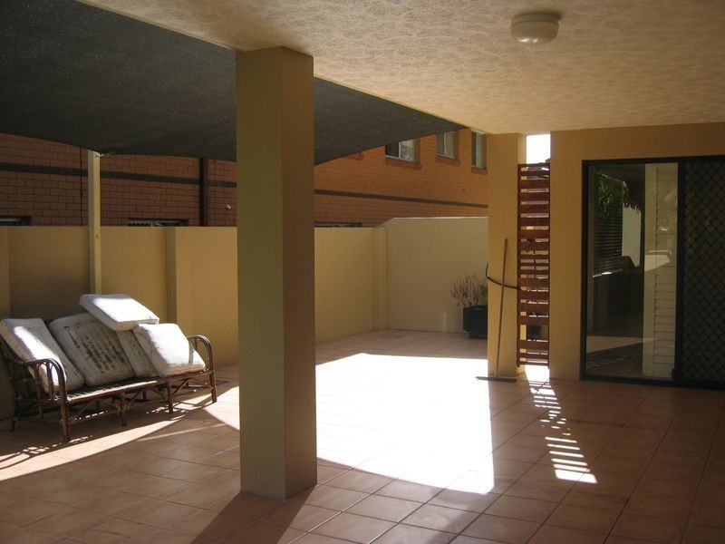 1/31 Middle Street, Labrador QLD 4215