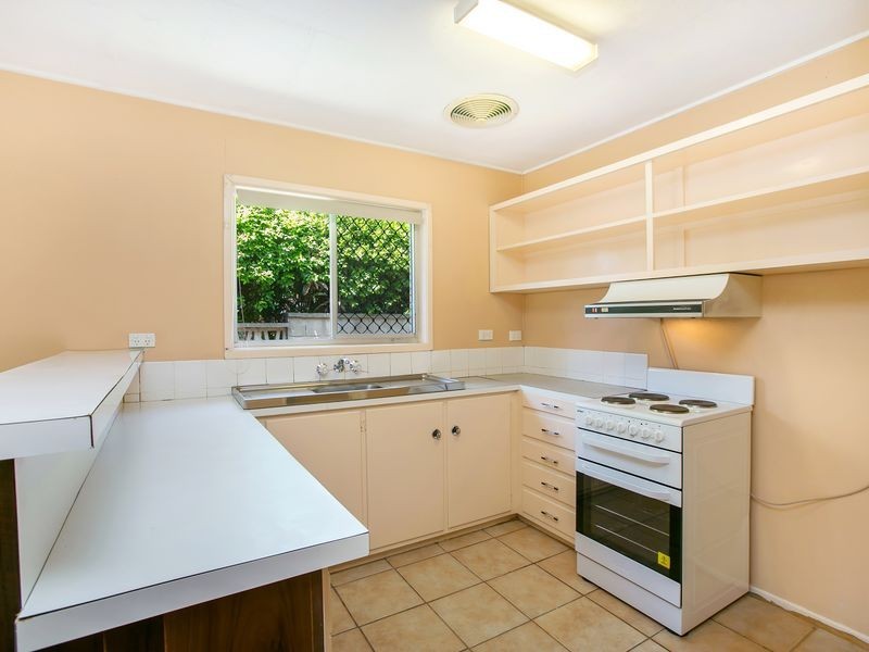 6 Warratina Street, Labrador QLD 4215