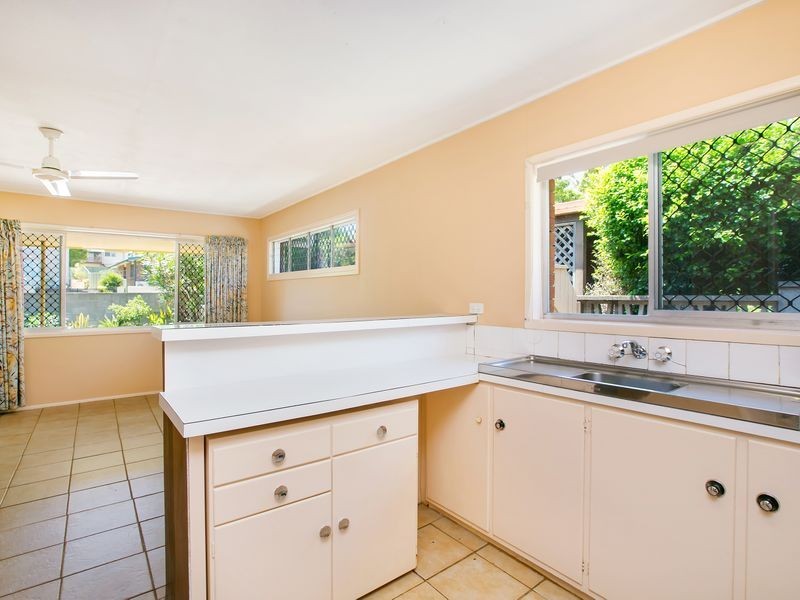 6 Warratina Street, Labrador QLD 4215