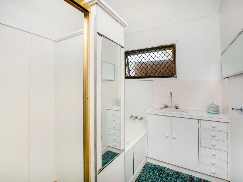 6 Warratina Street, Labrador QLD 4215