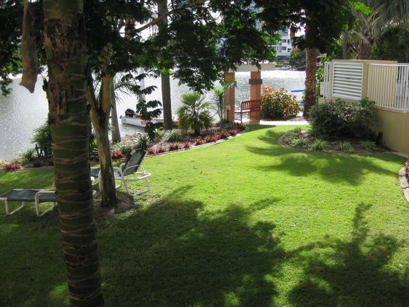 4/11 Taylor Street, Biggera Waters QLD 4216