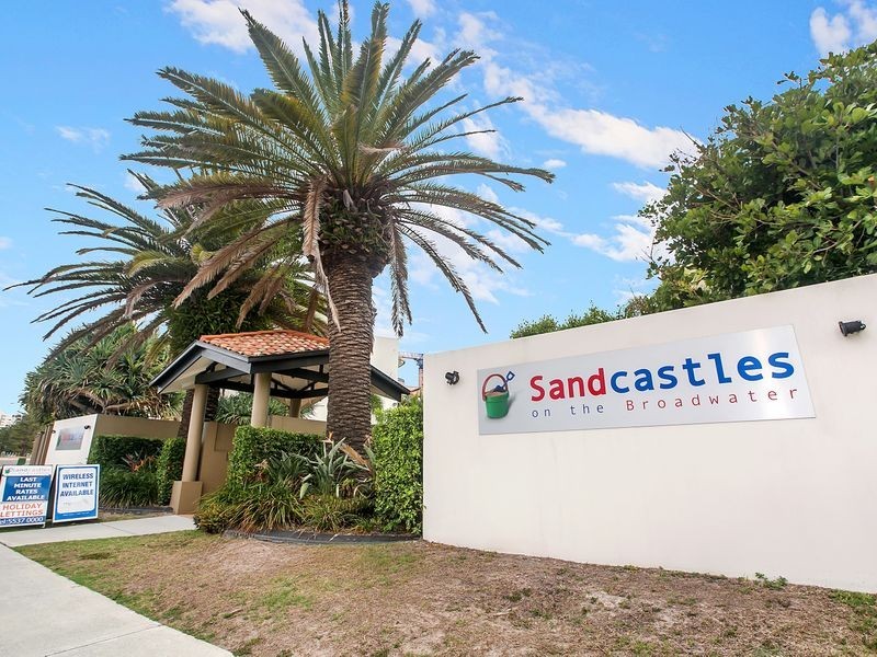 320/392 Marine Parade, Labrador QLD 4215