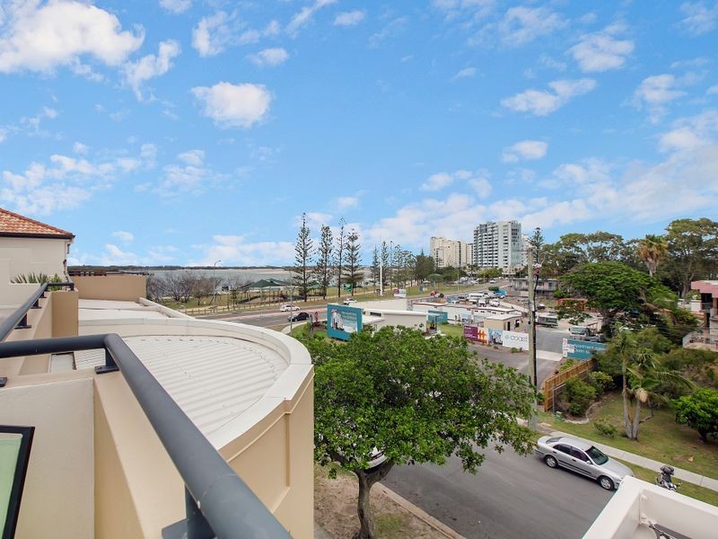 320/392 Marine Parade, Labrador QLD 4215