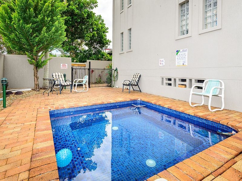 2/25 Brighton Street, Biggera Waters QLD 4216