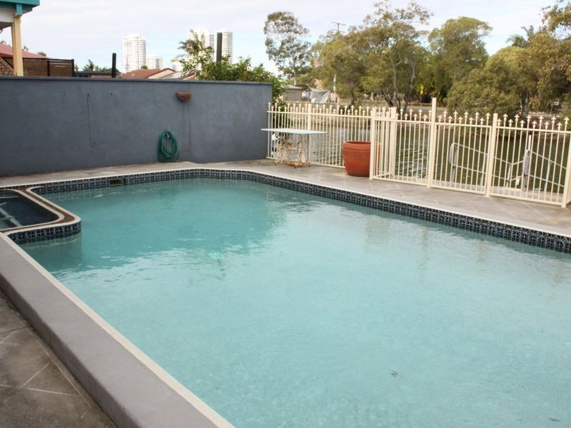 1/5 Perry Place, Biggera Waters QLD 4216