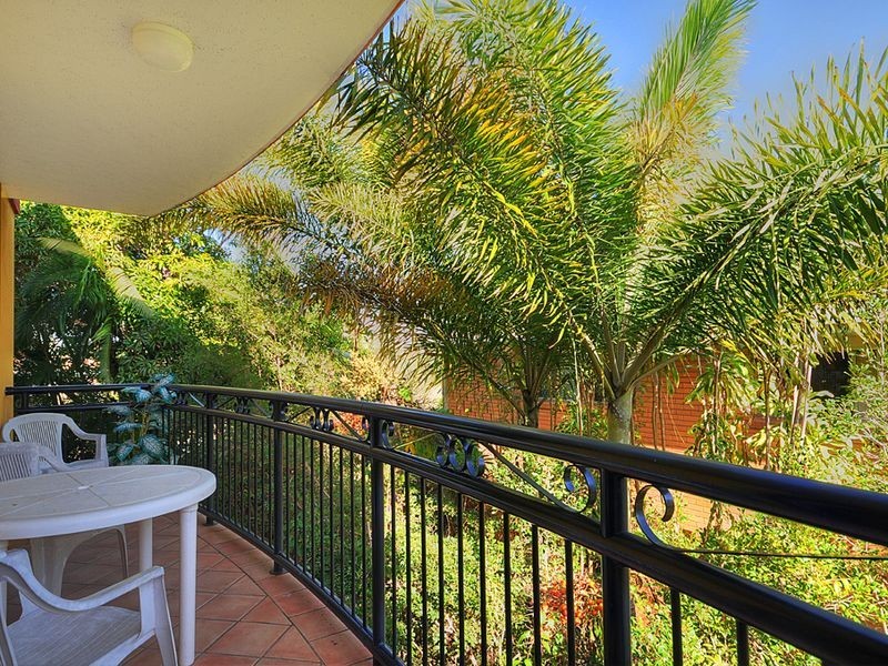 20/10-12 Bath Street, Labrador QLD 4215