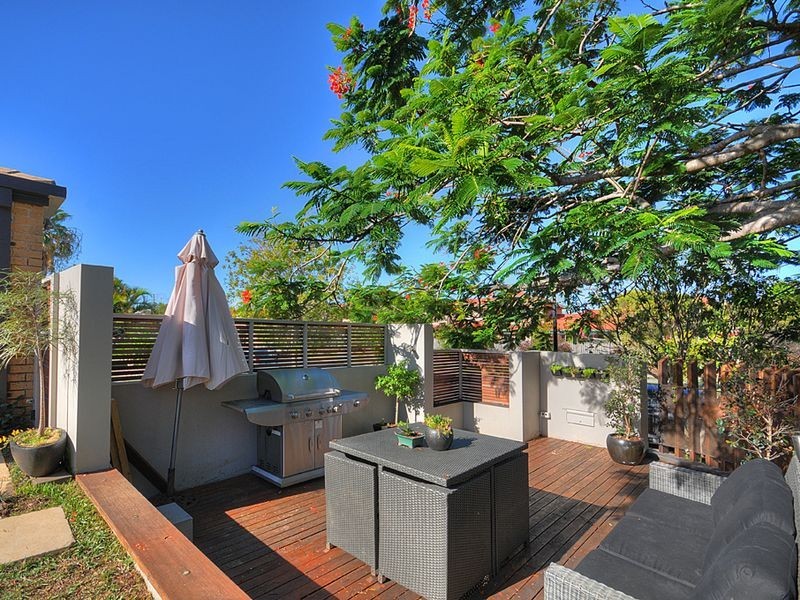 1/68 Brown Street, Labrador QLD 4215