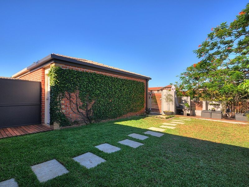 1/68 Brown Street, Labrador QLD 4215