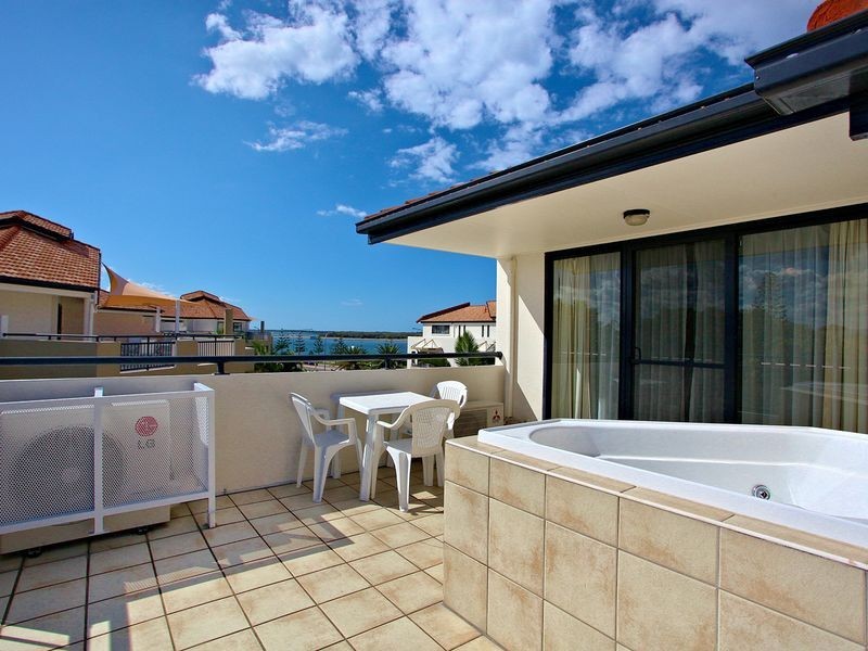 317/392 Marine Parade, Labrador QLD 4215