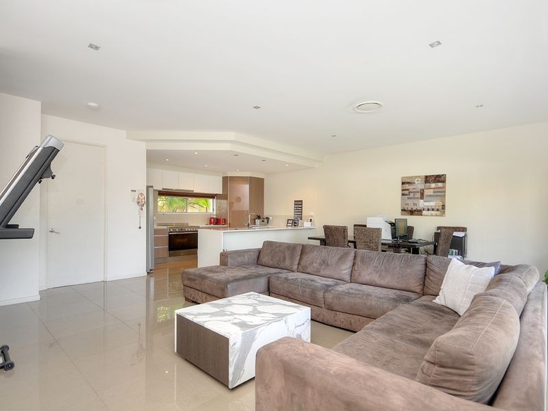 1 & 2/46 Compass Drive, Biggera Waters QLD 4216