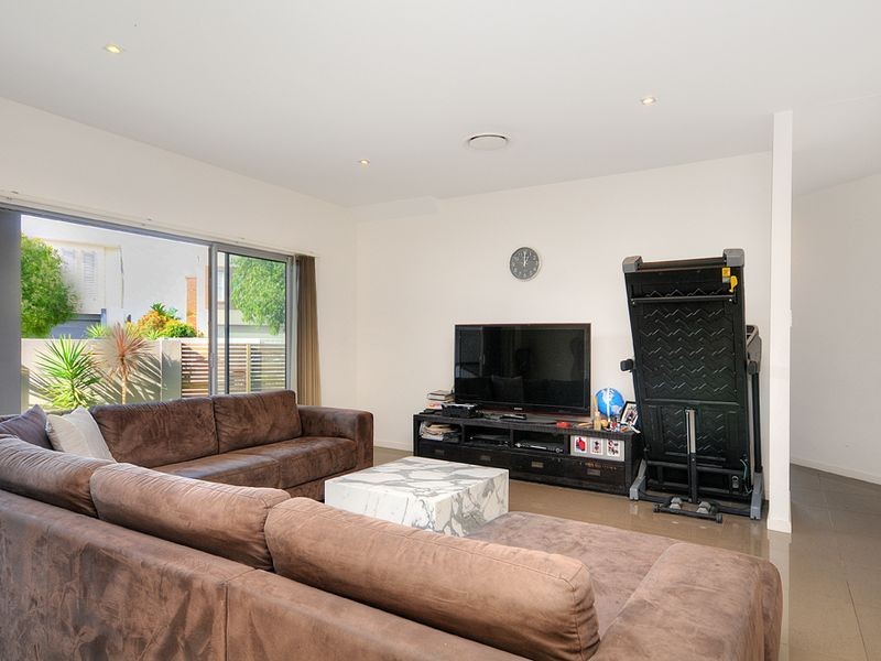 1 & 2/46 Compass Drive, Biggera Waters QLD 4216