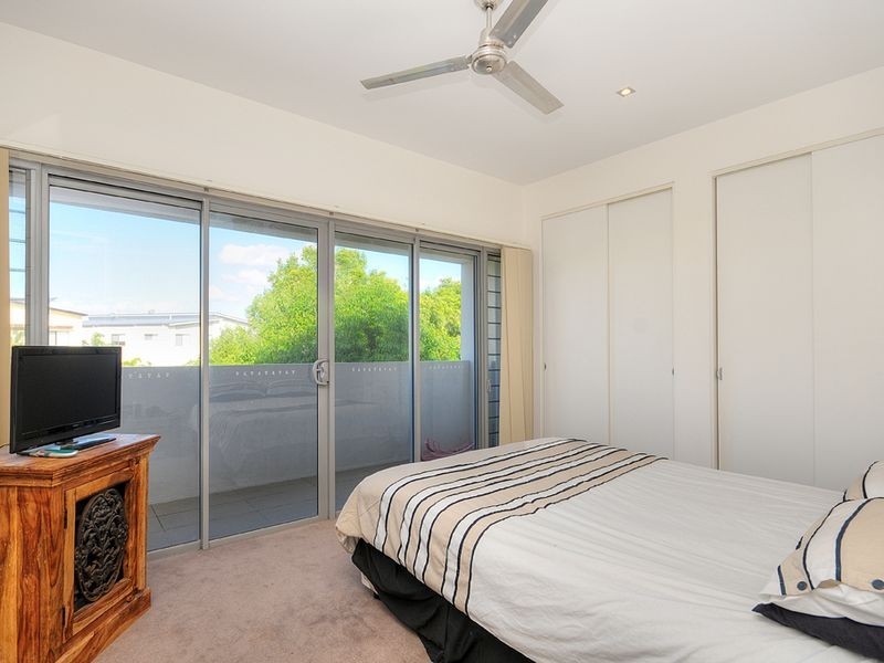 1 & 2/46 Compass Drive, Biggera Waters QLD 4216