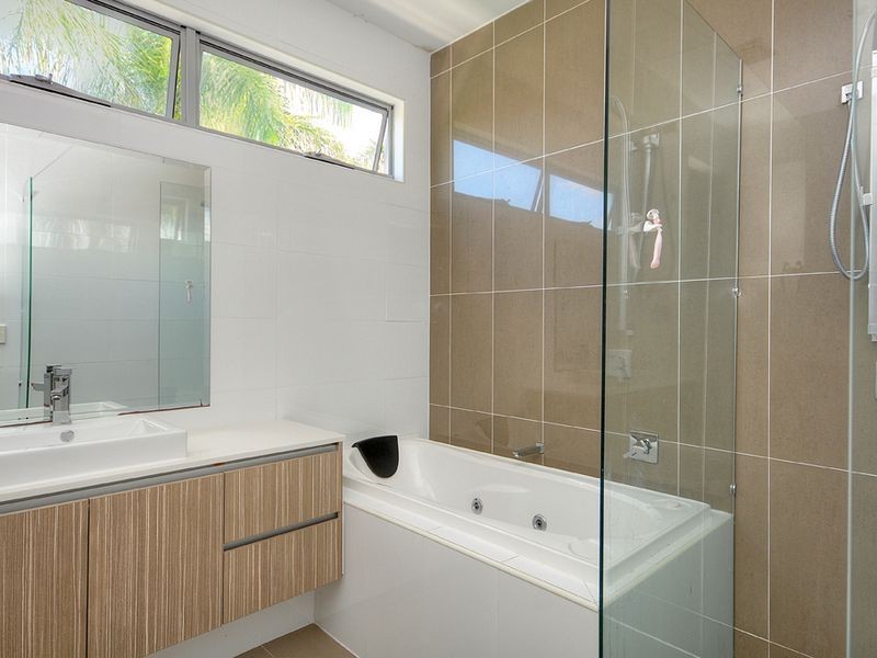 1 & 2/46 Compass Drive, Biggera Waters QLD 4216