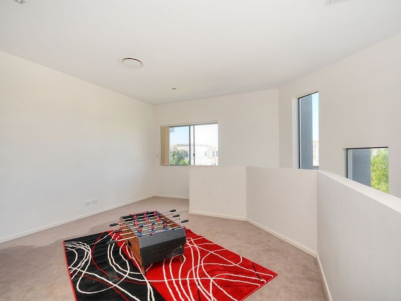 1 & 2/46 Compass Drive, Biggera Waters QLD 4216