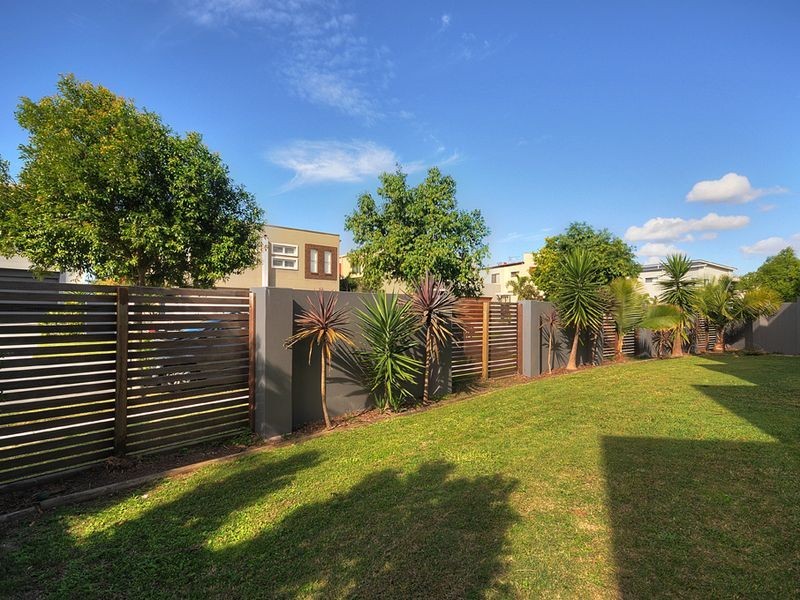 1 & 2/46 Compass Drive, Biggera Waters QLD 4216