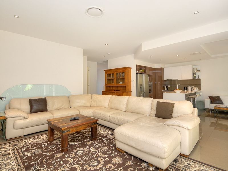 1 & 2/46 Compass Drive, Biggera Waters QLD 4216