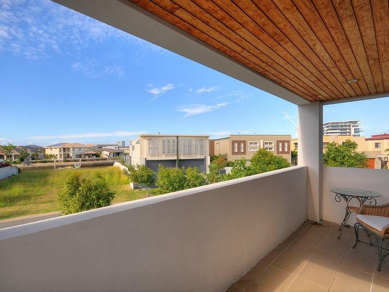 1 & 2/46 Compass Drive, Biggera Waters QLD 4216