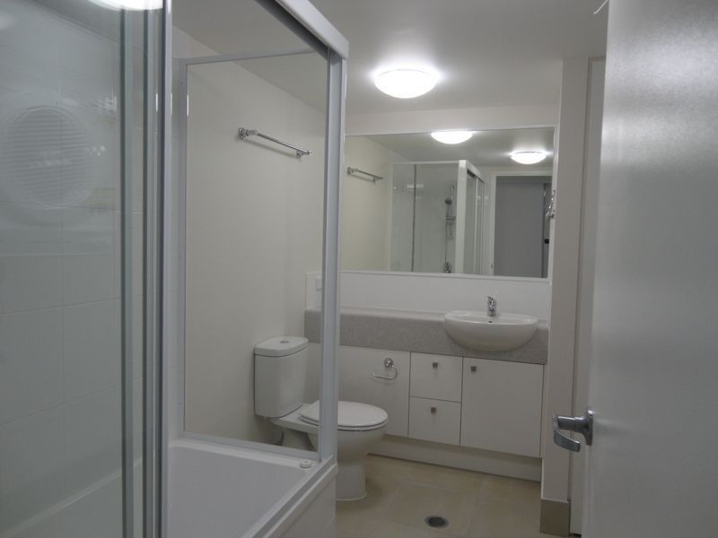 8-10 Ahern Street, Labrador QLD 4215