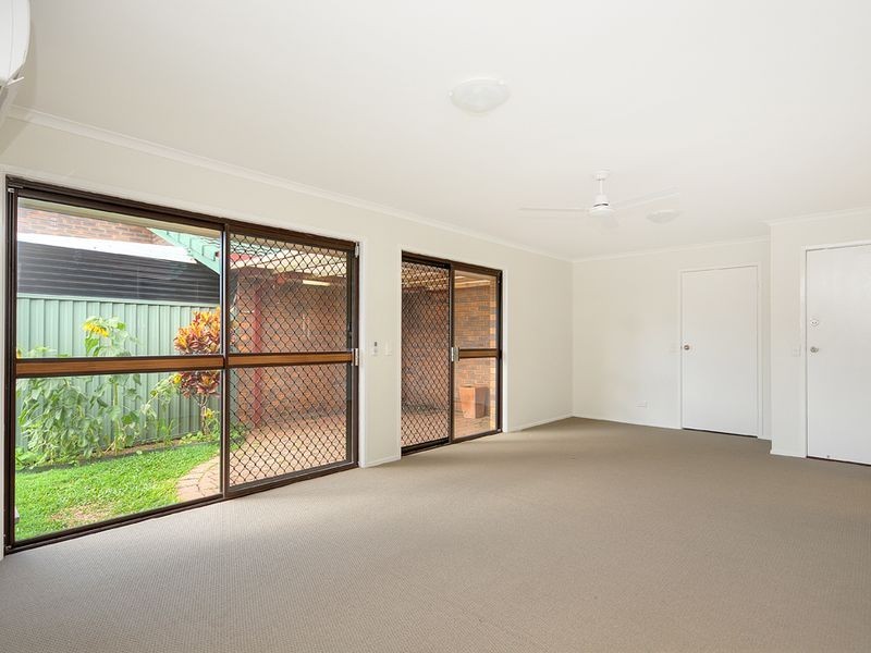 2/207 Central Street, Labrador QLD 4215