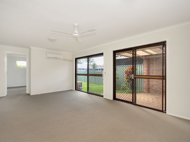2/207 Central Street, Labrador QLD 4215