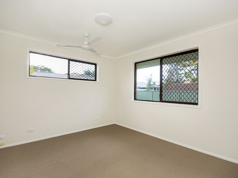 2/207 Central Street, Labrador QLD 4215