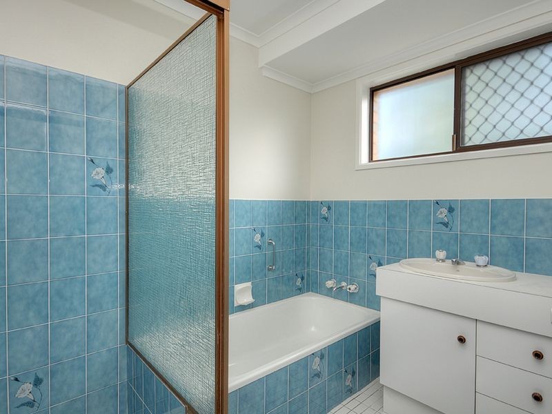 2/207 Central Street, Labrador QLD 4215