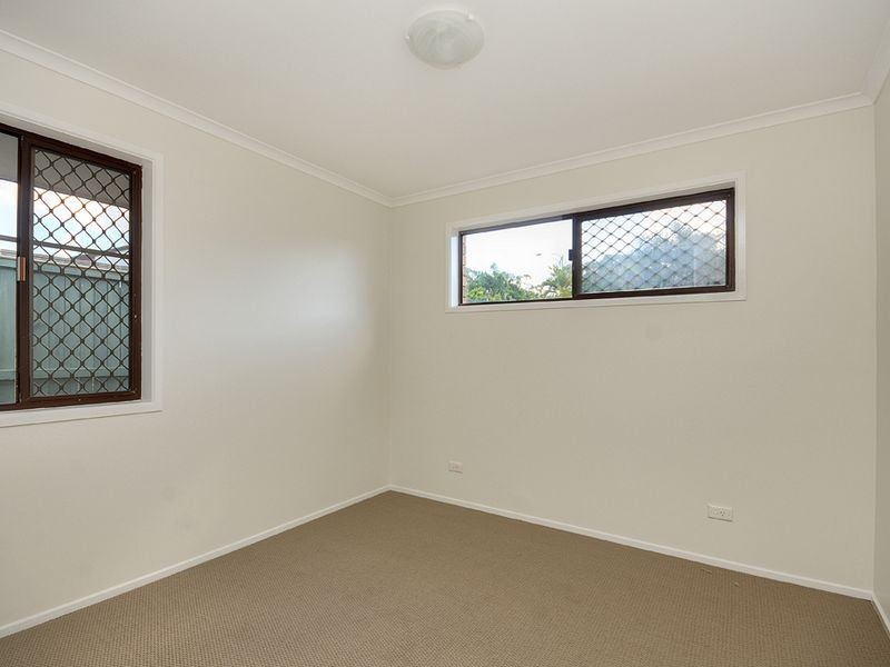 2/207 Central Street, Labrador QLD 4215