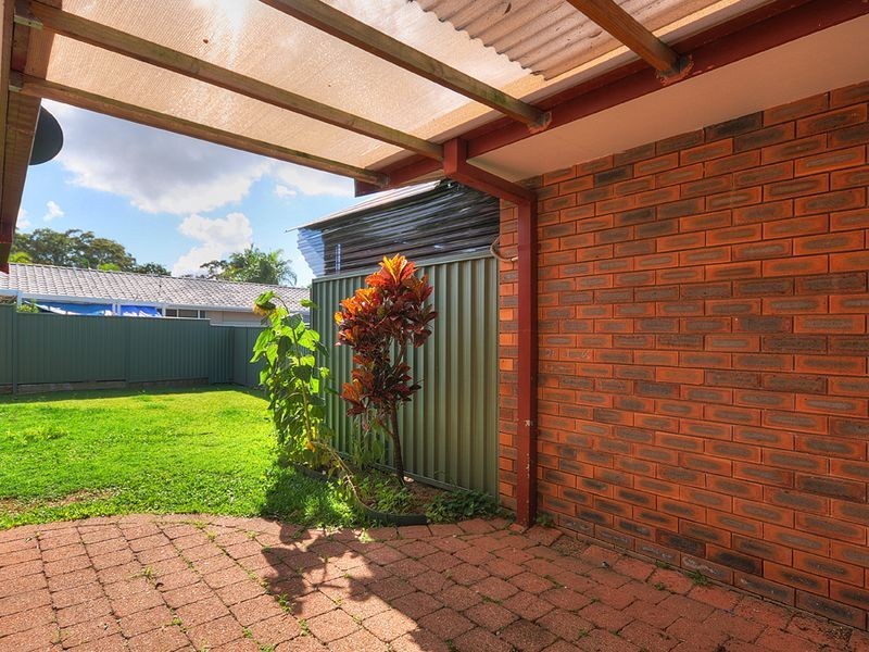 2/207 Central Street, Labrador QLD 4215