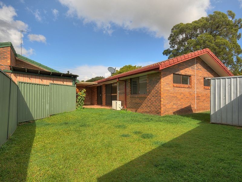 2/207 Central Street, Labrador QLD 4215