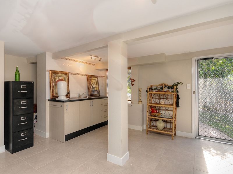 6 Oatley Place, Southport QLD 4215