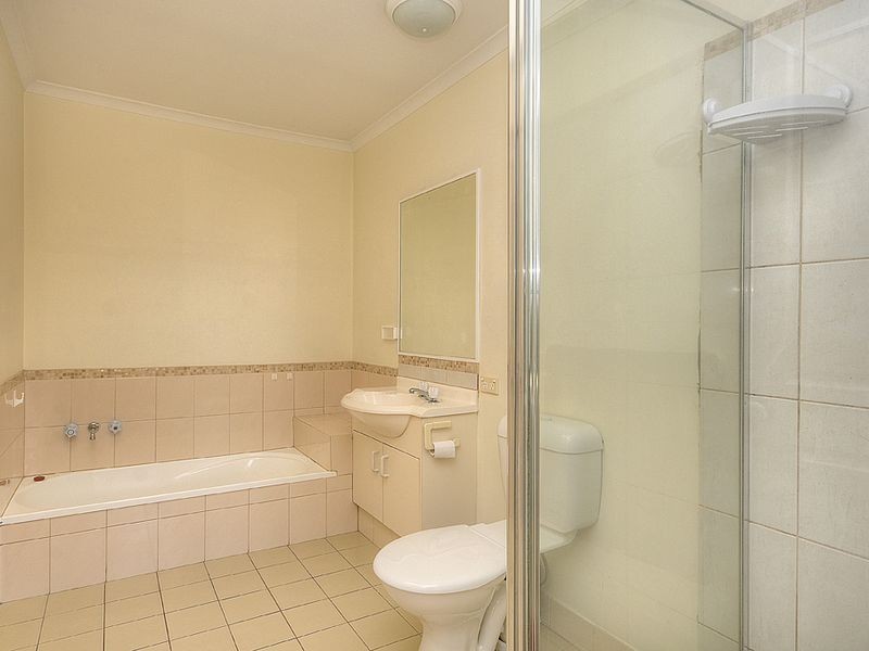 9/36 Broad Street, Labrador QLD 4215