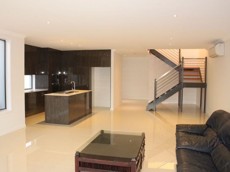 18B Compass Drive, Biggera Waters QLD 4216
